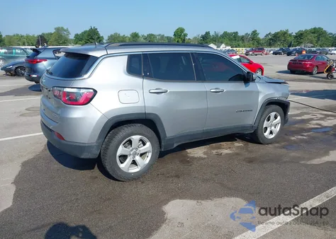 2018 Jeep Compass Latitude 4X4 z USA, uszkodzony, nr VIN 3C4NJDBB7JT112436